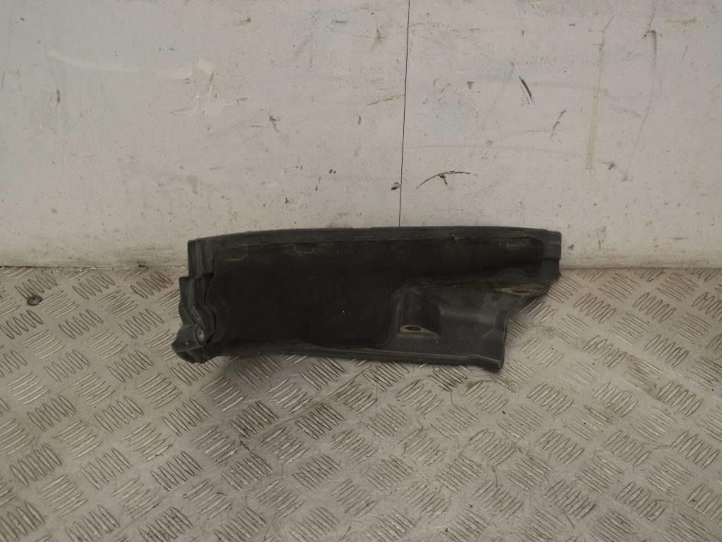 Пластик моторного отсека