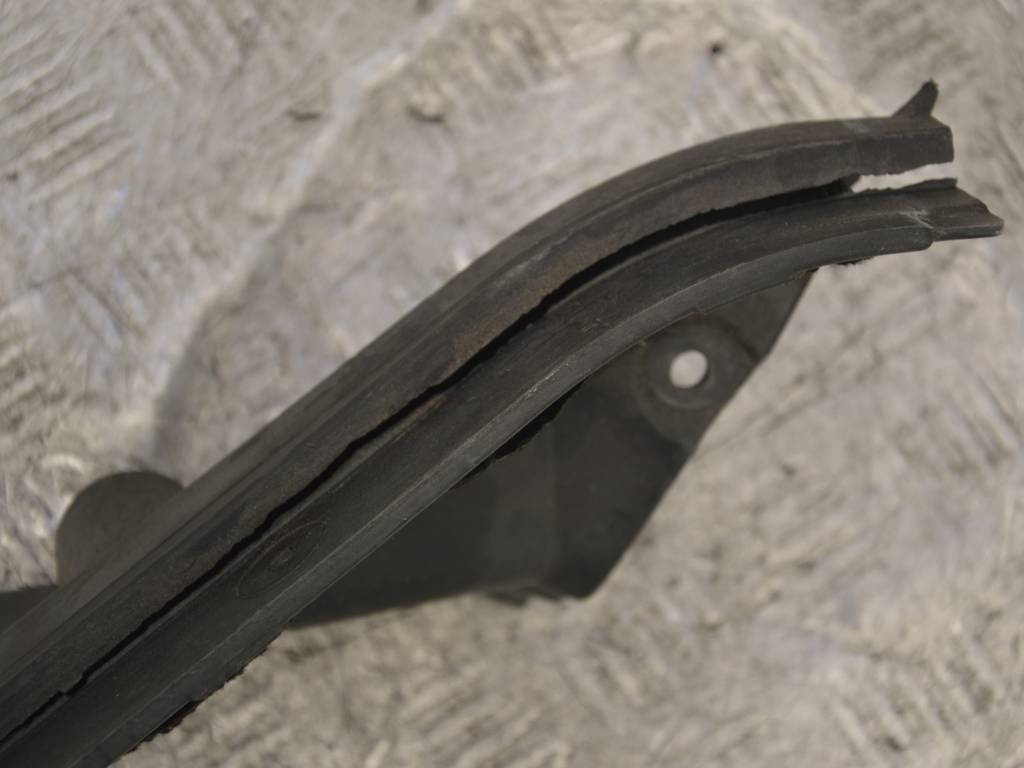 Пластик моторного отсека