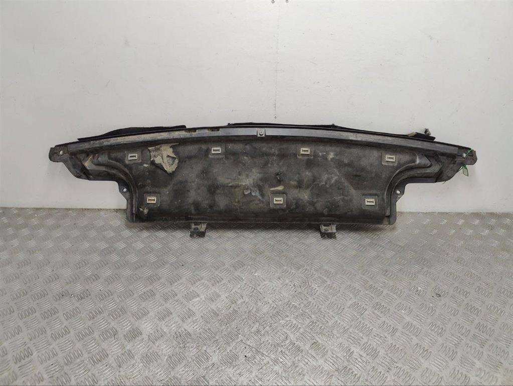 Пластик моторного отсека