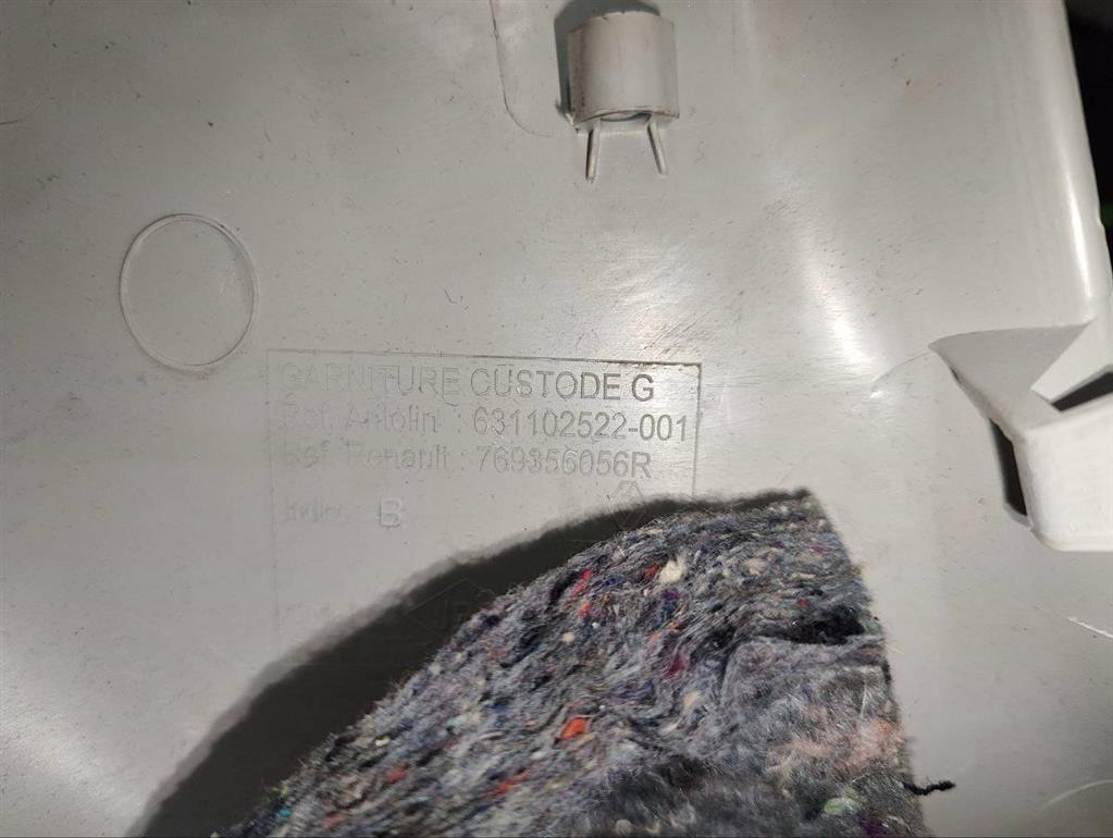 Пластик моторного отсека