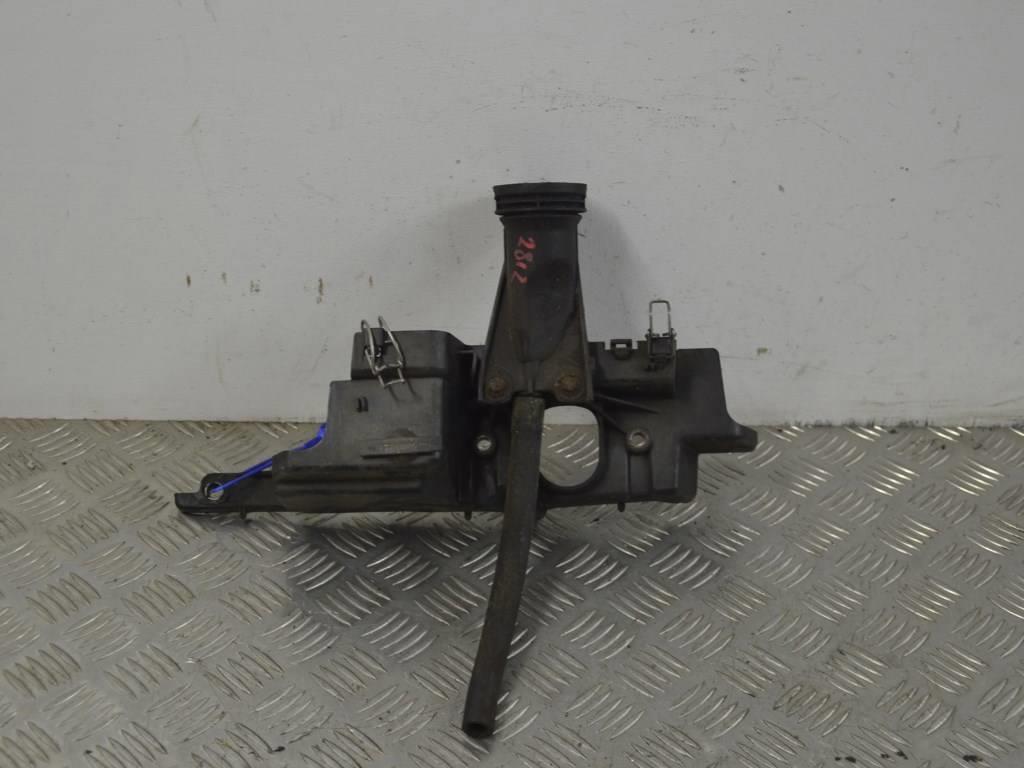 Пластик моторного отсека