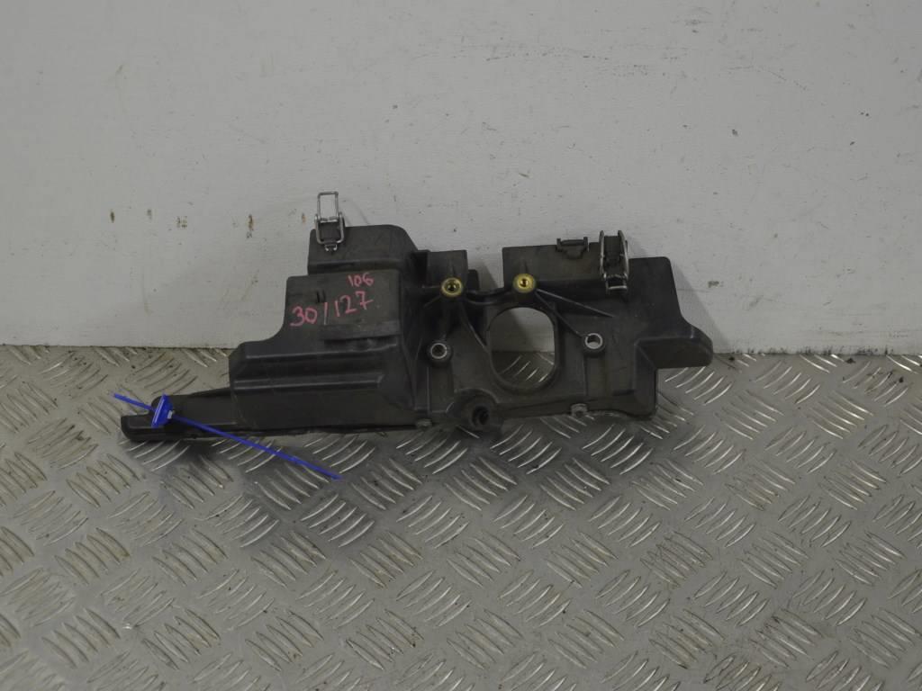 Пластик моторного отсека