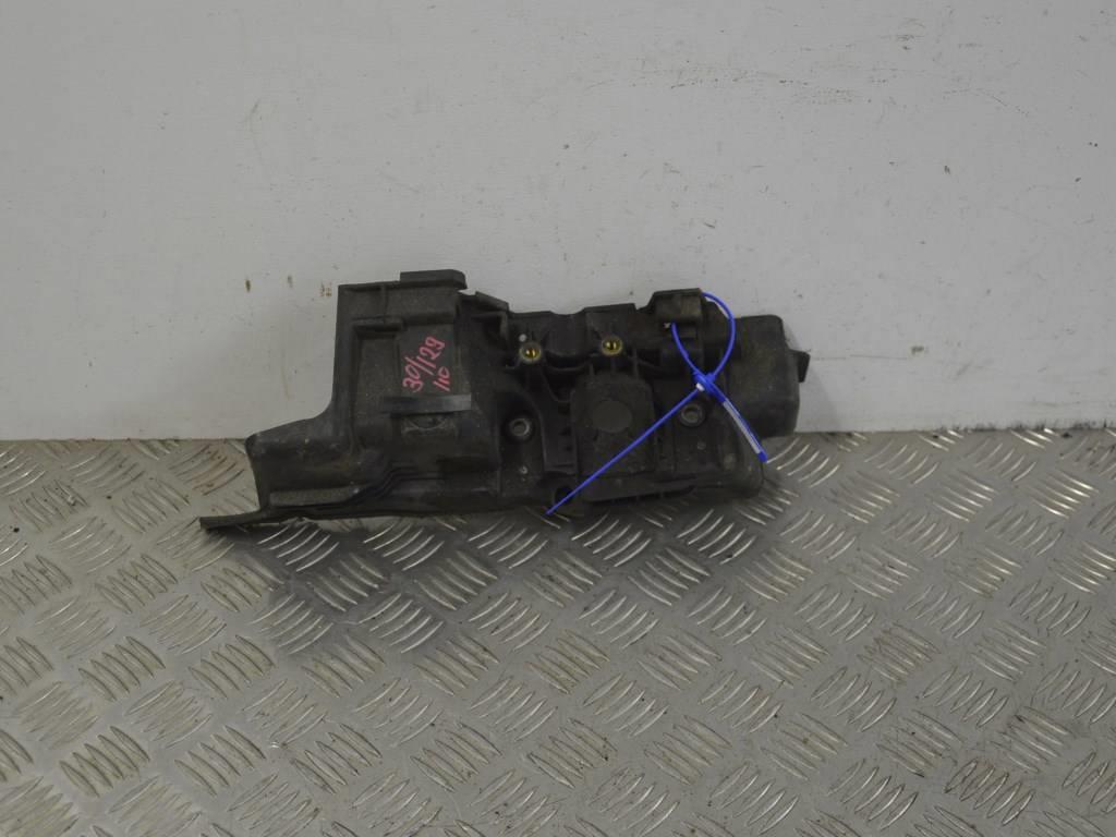 Пластик моторного отсека