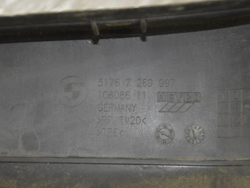 Пластик моторного отсека