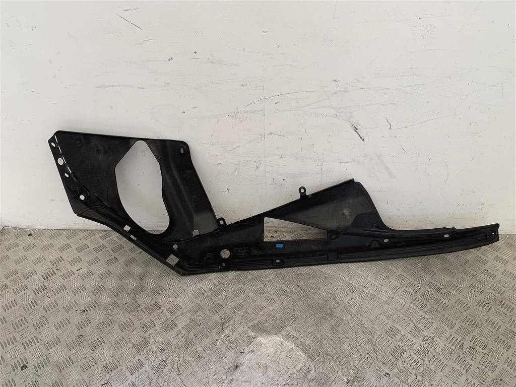 Пластик моторного отсека