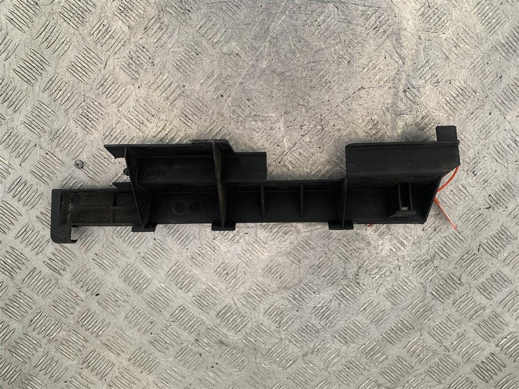 Пластик моторного отсека