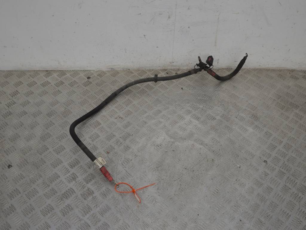 Плюсовой провод аккумулятора