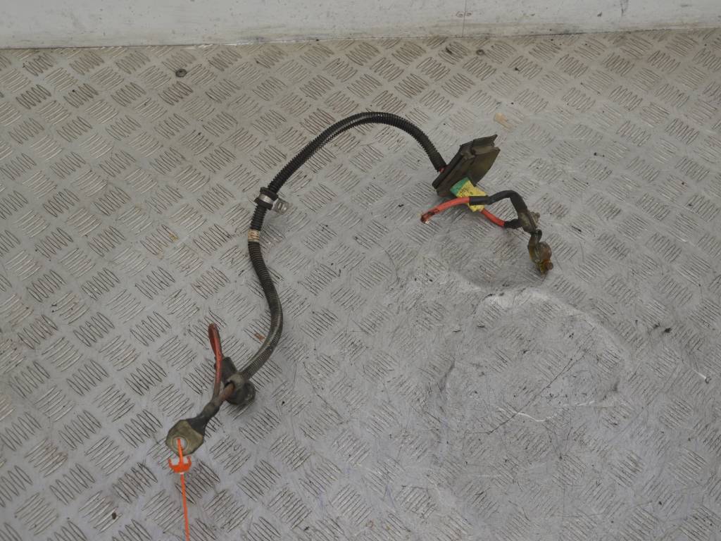 Плюсовой провод аккумулятора