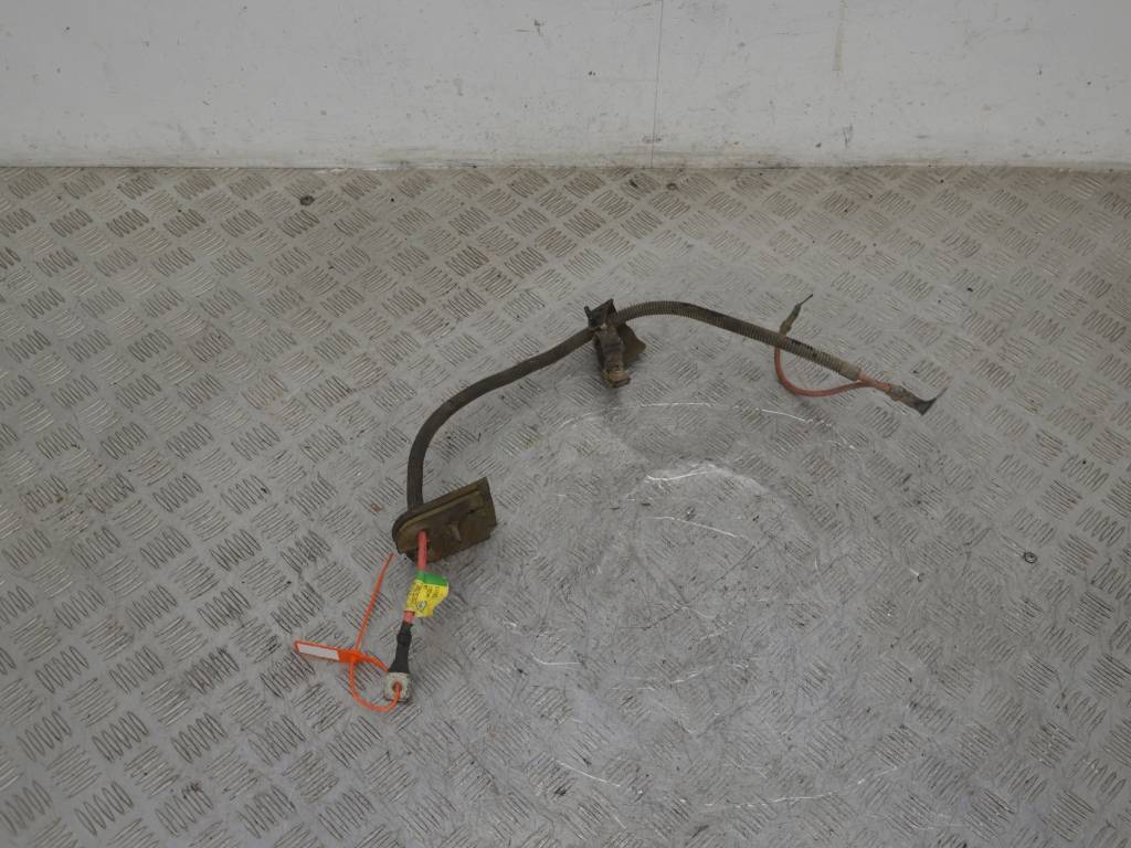 Плюсовой провод аккумулятора