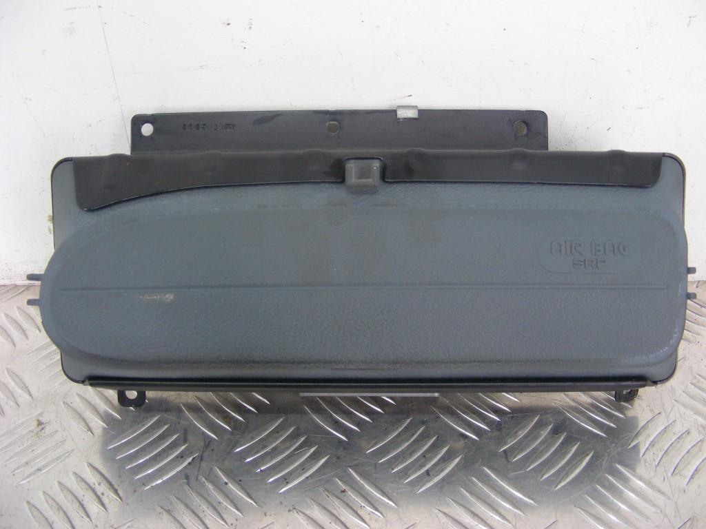 Подушка безопасности пассажира