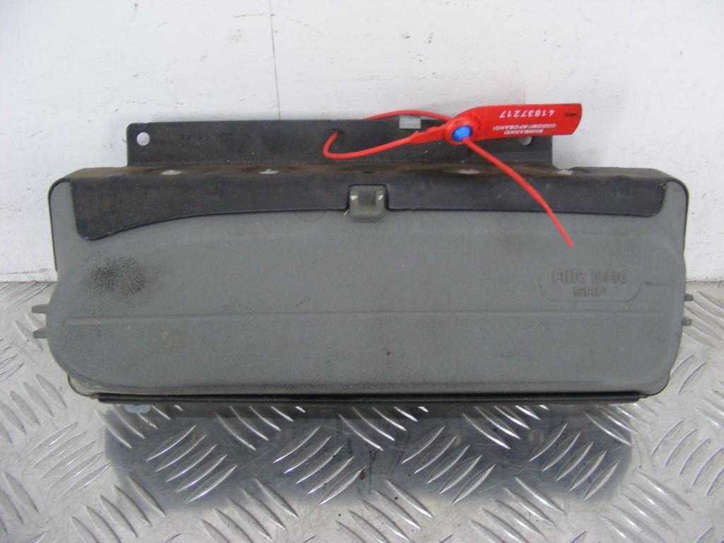 Подушка безопасности пассажира