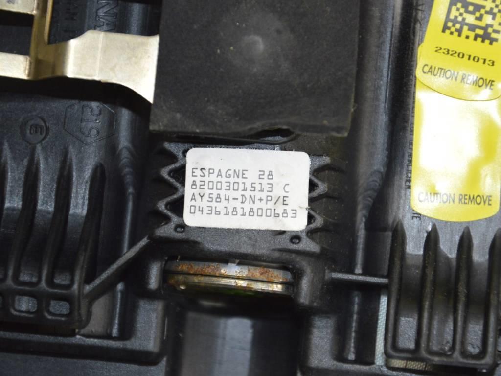 Подушка безопасности водителя Renault Scenic 2 (2003-2009) 8200301513
