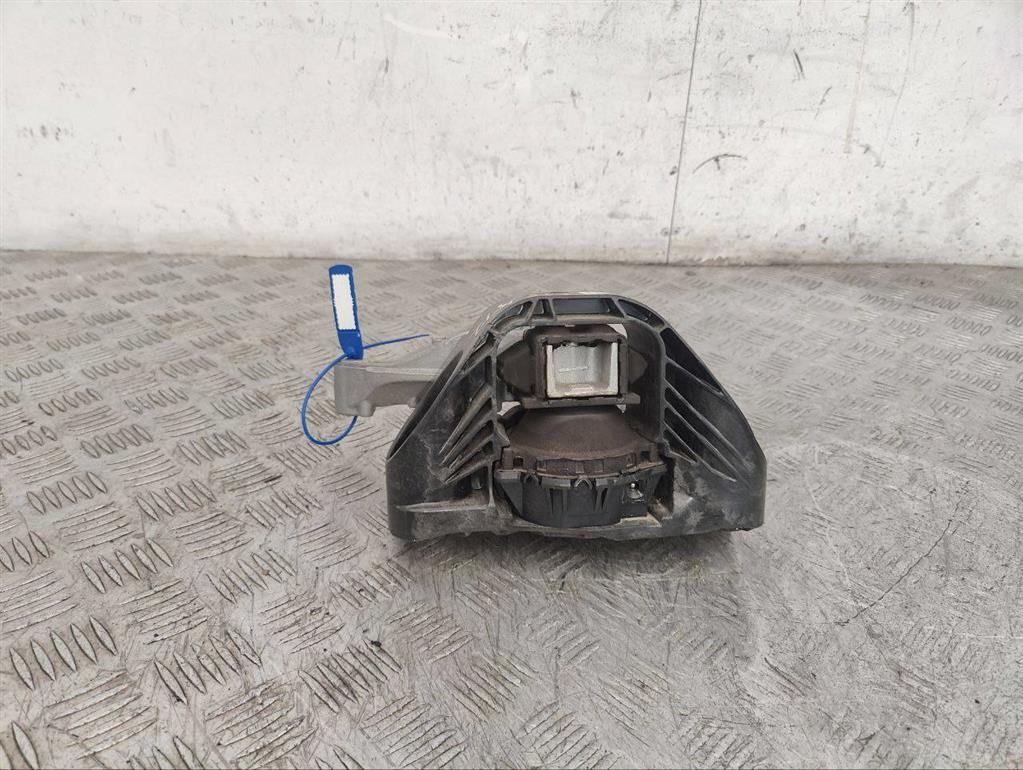 Подушка крепления двигателя