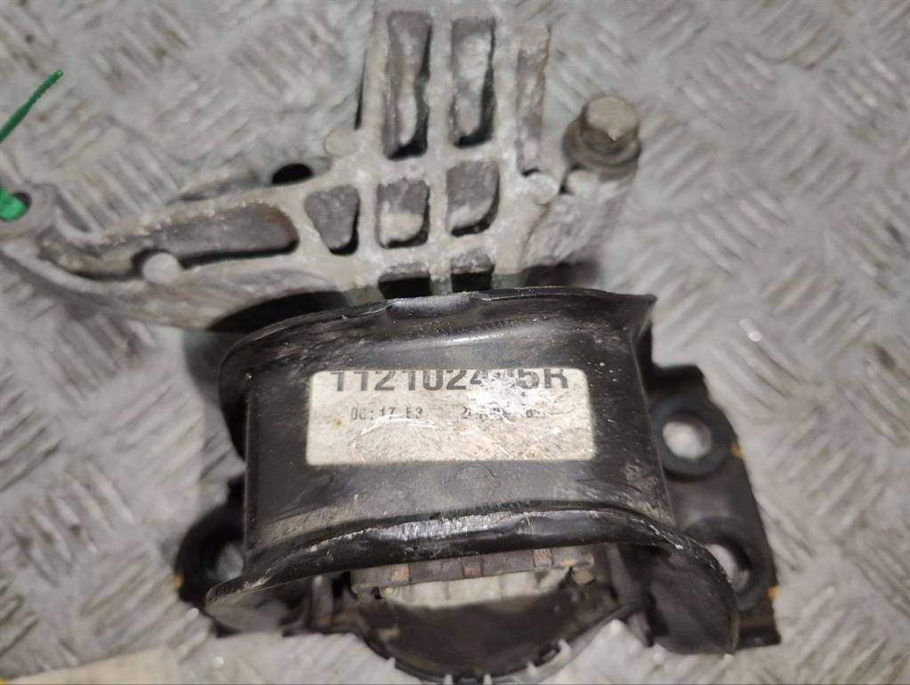 Подушка крепления двигателя