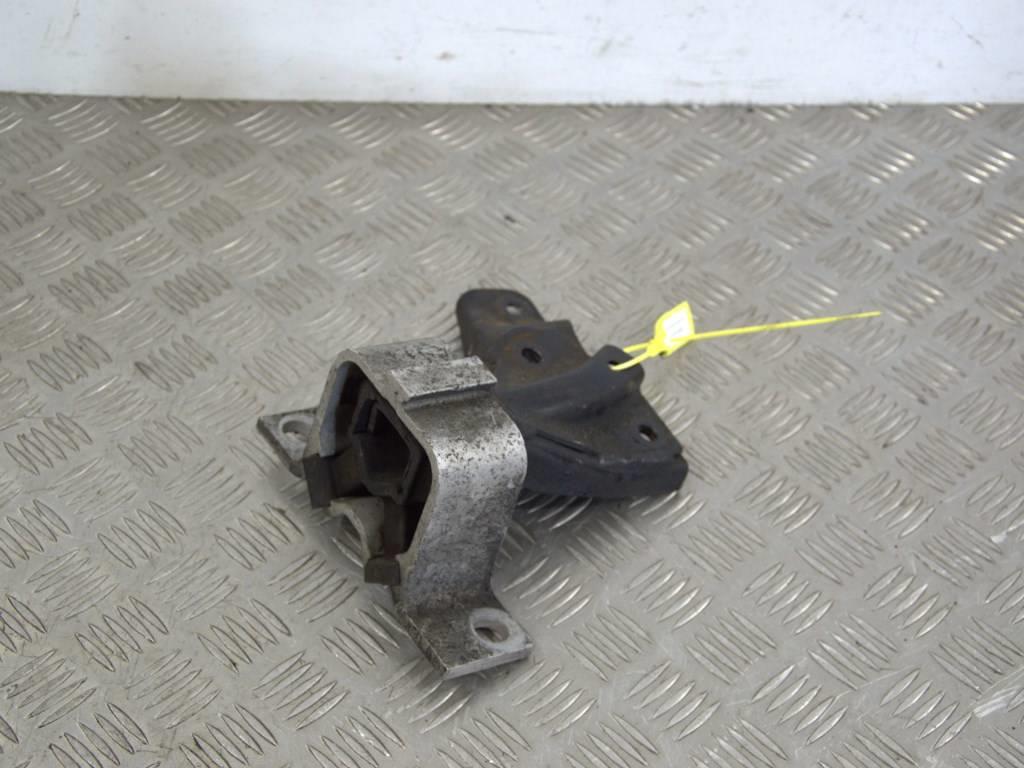 Подушка крепления двигателя