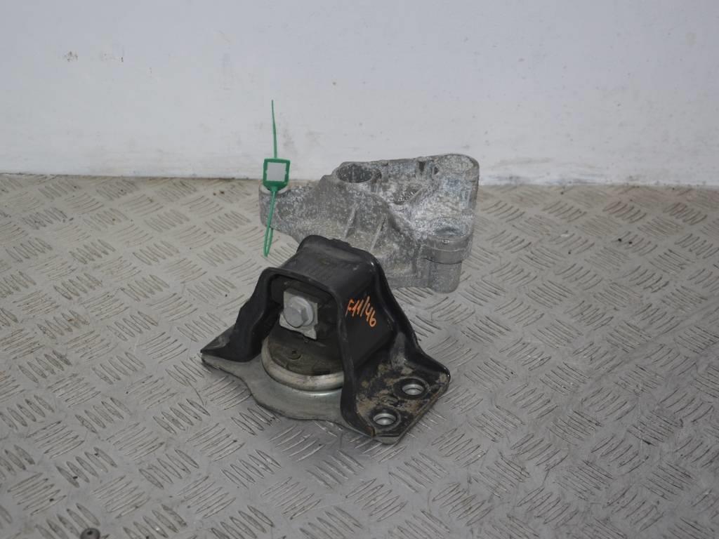 Подушка крепления двигателя