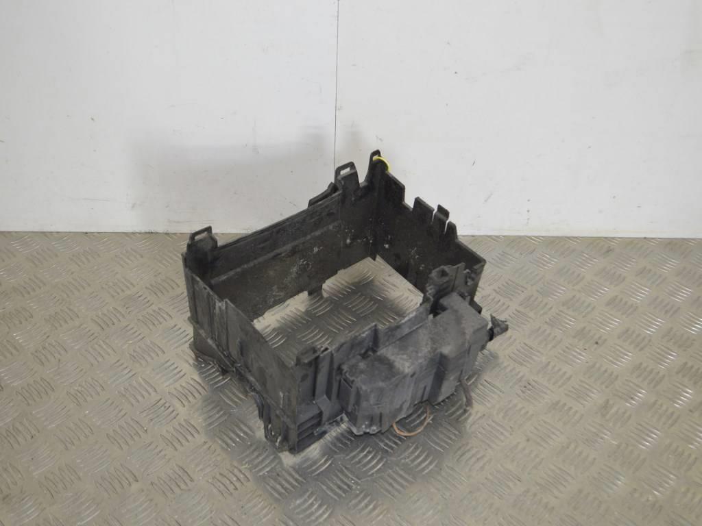 Полка аккумулятора Renault Clio 3 (2005-2012) 8200314272