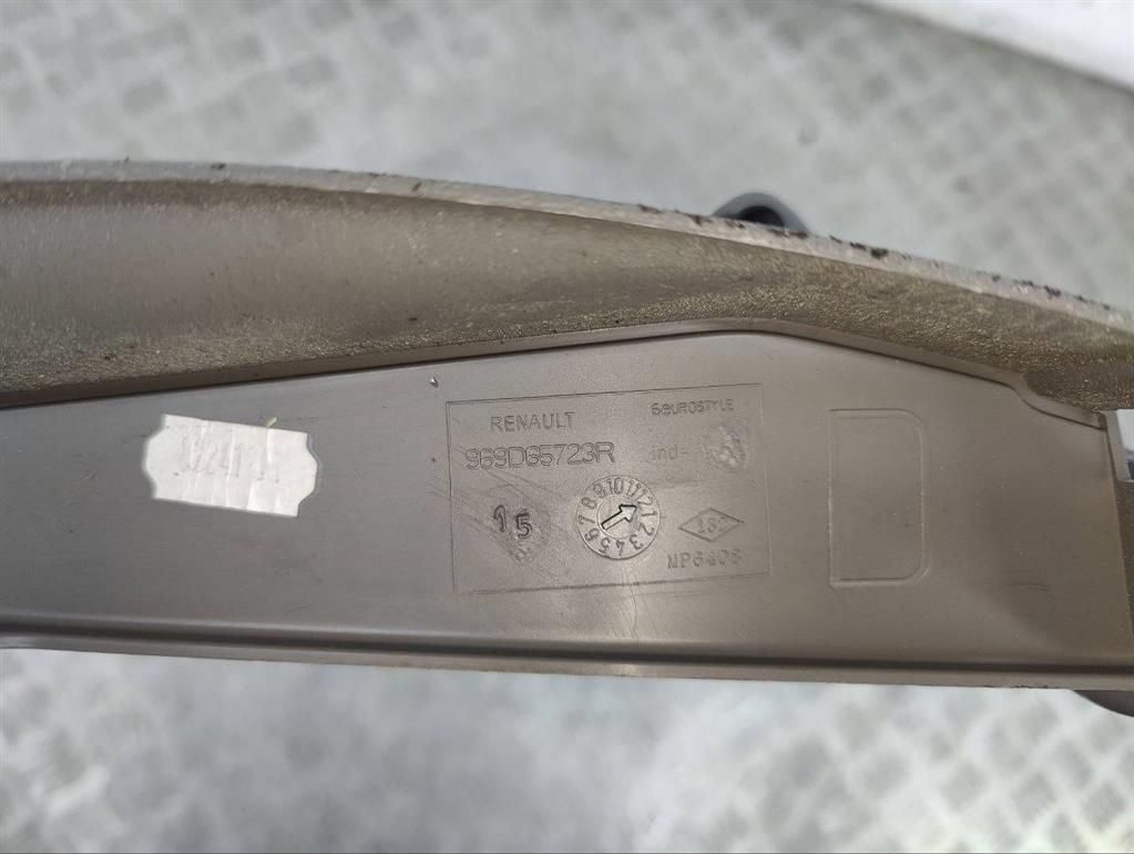 Полка над лобовым стеклом