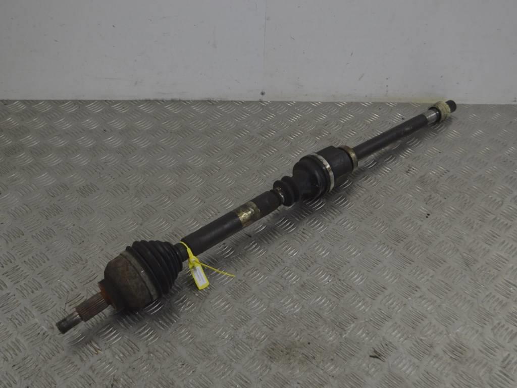 Полуось передняя правая (приводной вал, ШРУС) Renault Laguna 2 (2001-2007) 8200169176