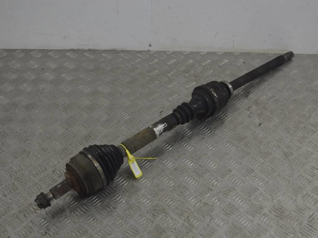 Полуось передняя правая (приводной вал, ШРУС) Renault Laguna 2 (2001-2007) 8200387548