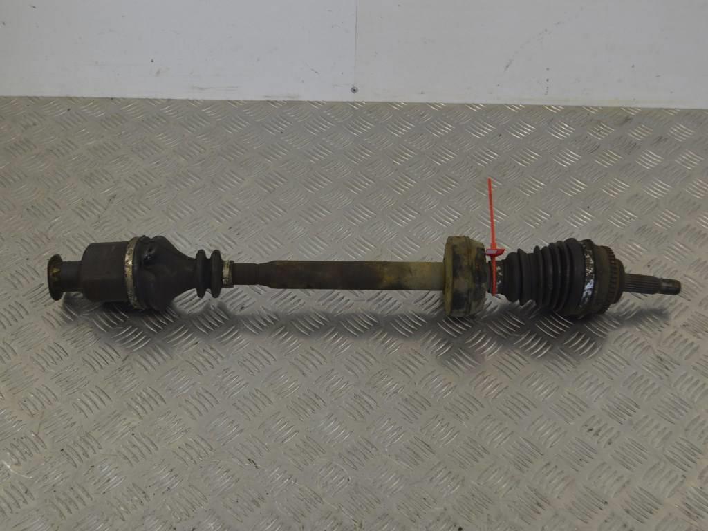 Полуось передняя правая (приводной вал, ШРУС) Renault Scenic 1 (1996-2003)