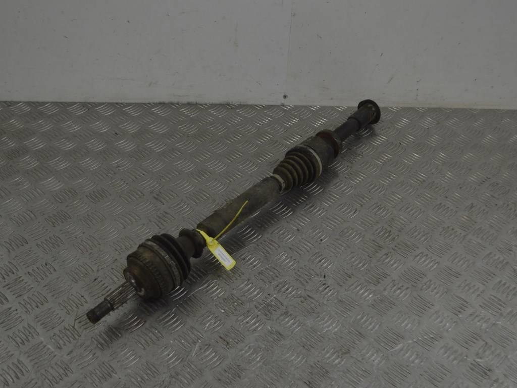 Полуось передняя правая (приводной вал, ШРУС) Renault Scenic 1 (1996-2003)