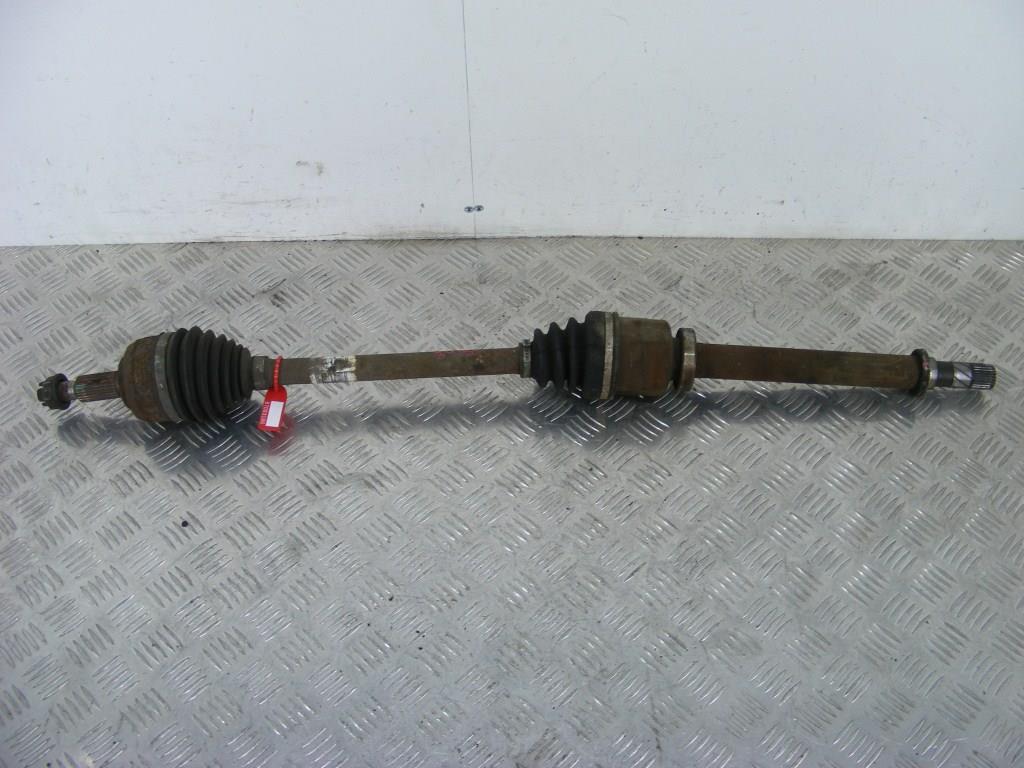 Полуось передняя правая (приводной вал, ШРУС) Renault Scenic 3 (2008-2015) 8200725502