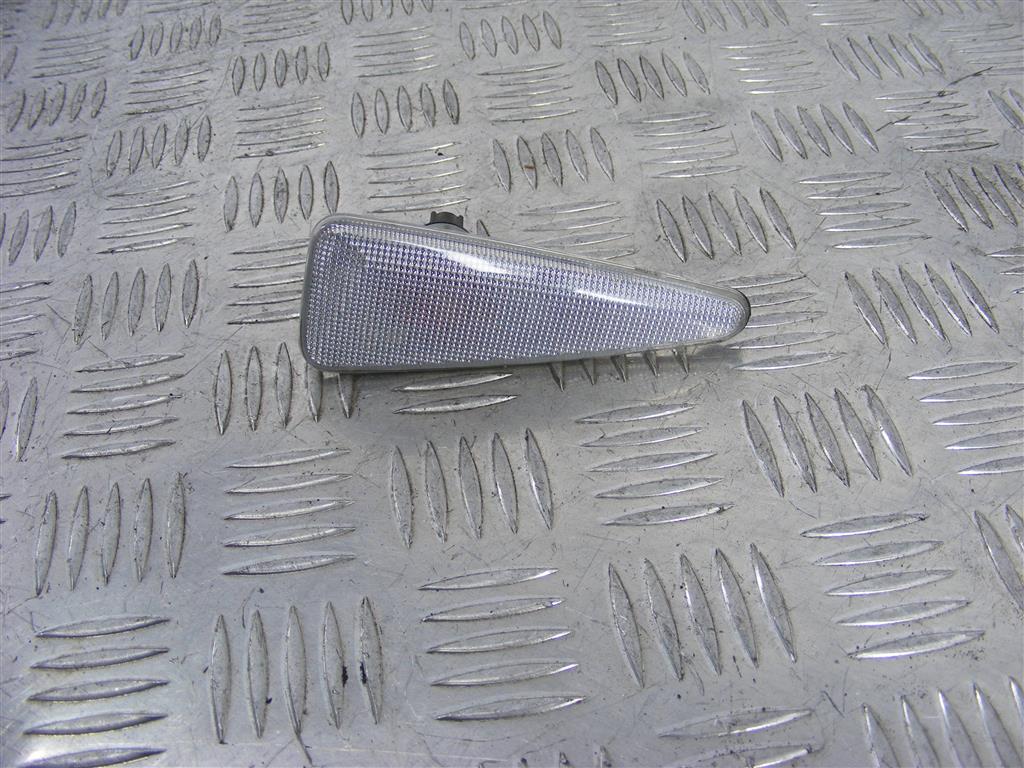 Повторитель передний правый