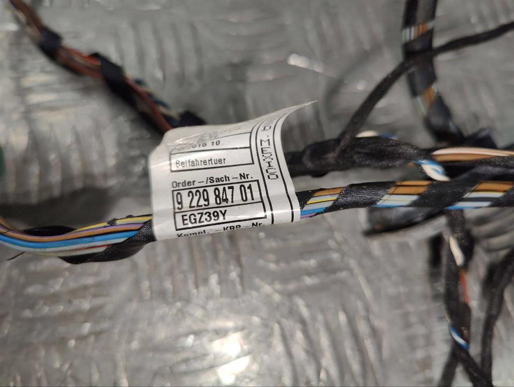 Проводка двери передней правой