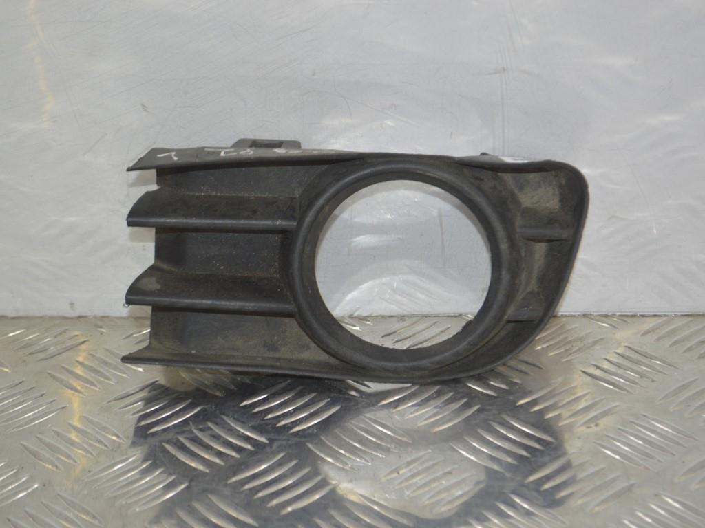 Рамка фары противотуманной левой Renault Megane 2 (2002-2008) 8200115119