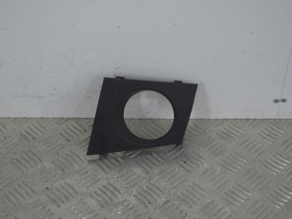 Рамка фары противотуманной левой Renault Megane 2 (2002-2008) 8200450493