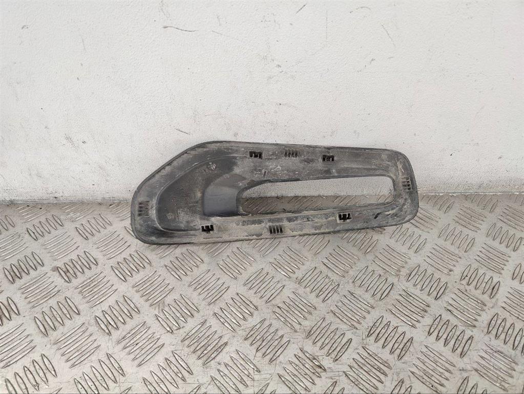 Рамка фары противотуманной левой