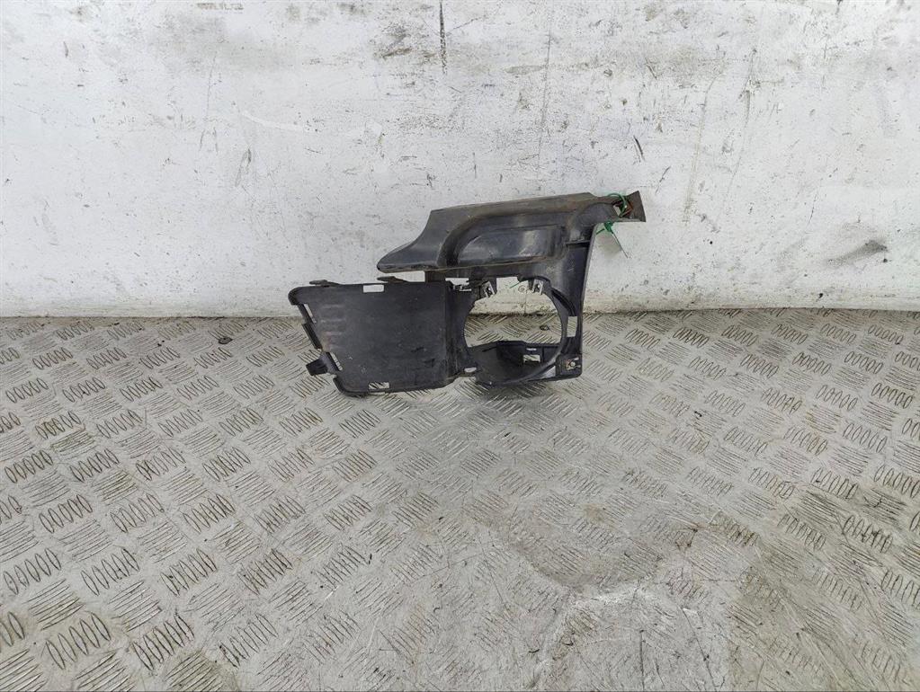 Рамка фары противотуманной левой