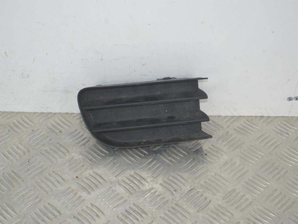 Рамка фары противотуманной правой Renault Megane 2 (2002-2008) 8200115120