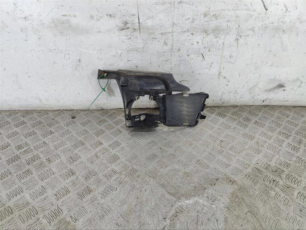 Рамка фары противотуманной правой