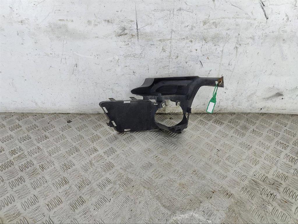 Рамка фары противотуманной правой