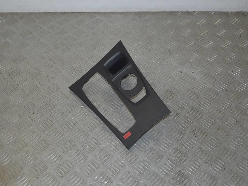 Рамка (накладка) рычага КПП