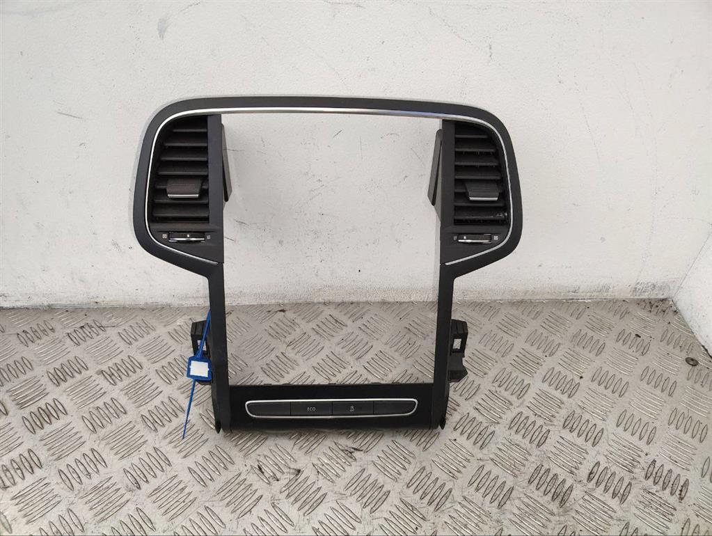 Рамка под магнитолу