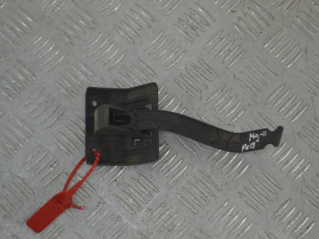 Ручка открывания капота Renault Megane 2 (2002-2008) 8200438215