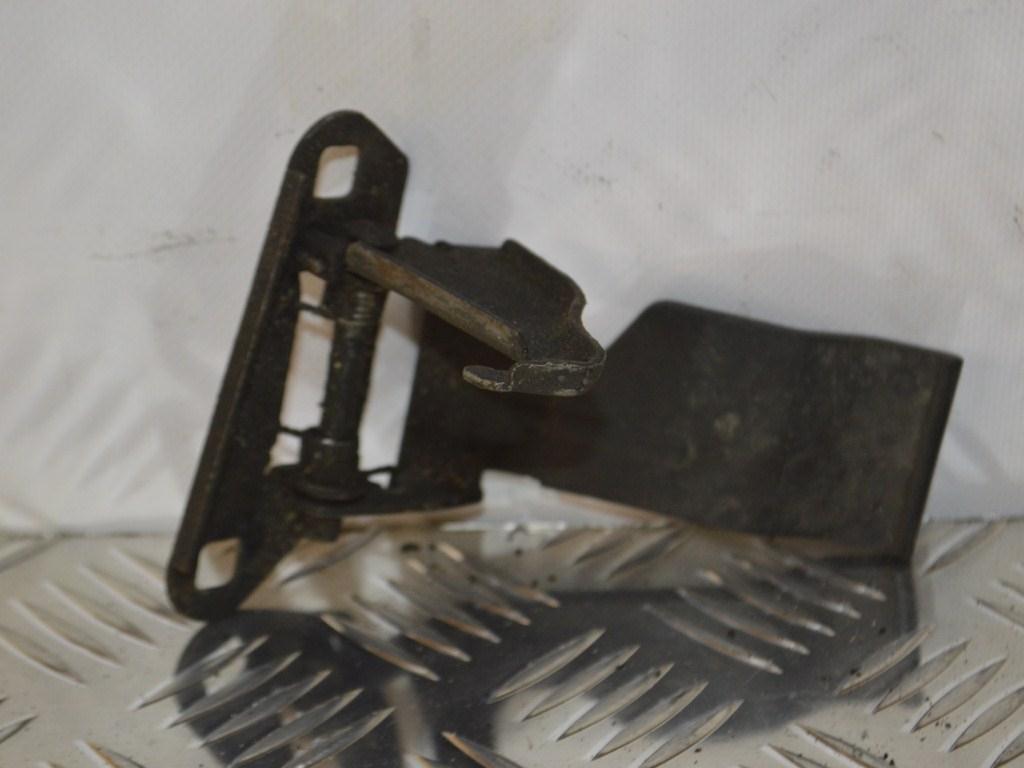 Ручка открывания капота