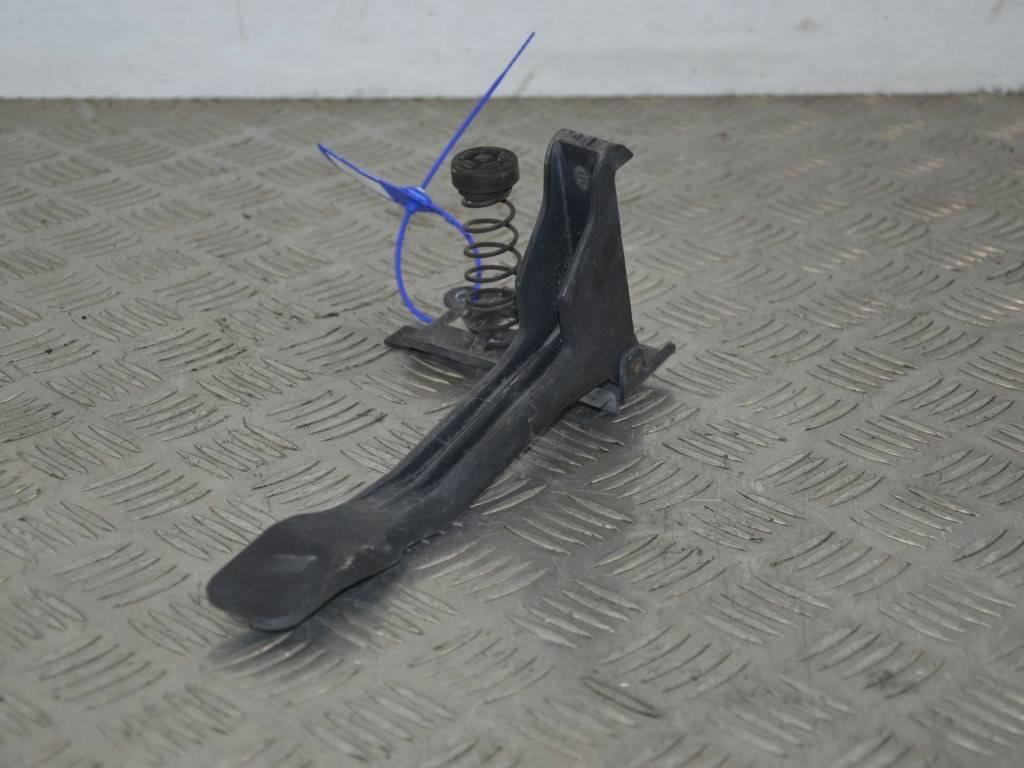 Ручка открывания капота