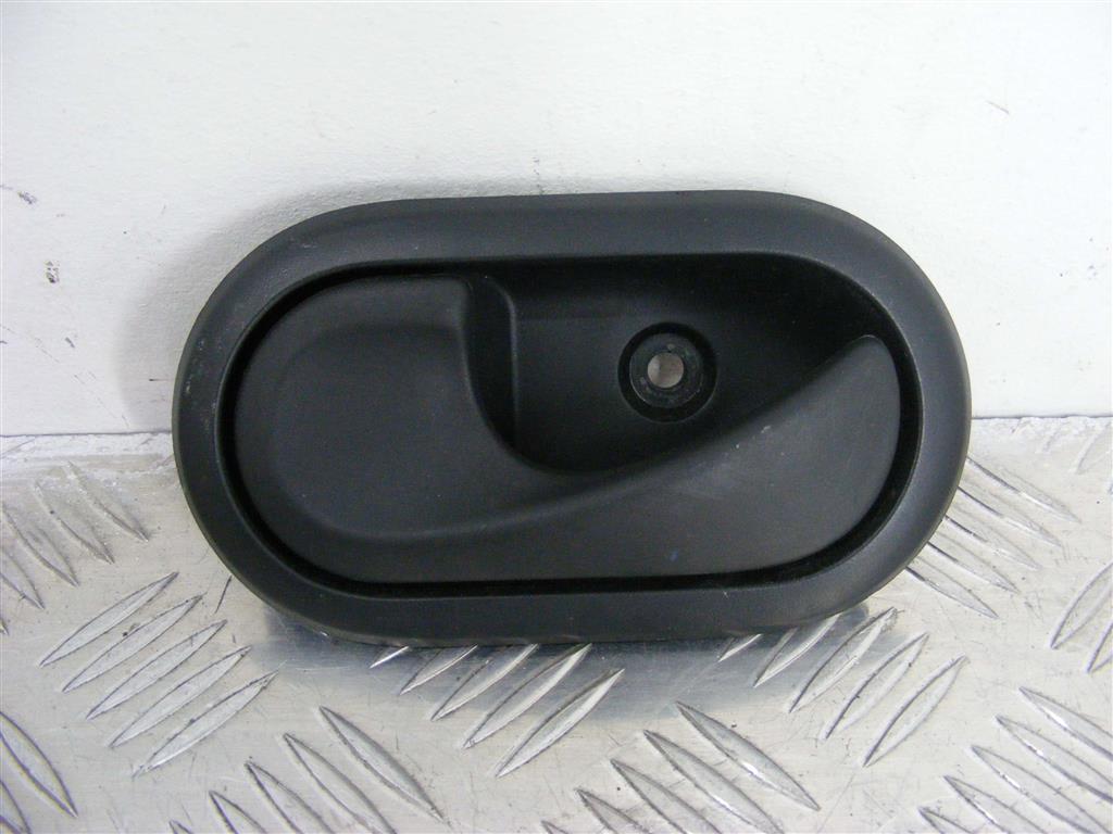 Ручка внутренняя передняя левая Renault Sandero 1 (2009-2014) 8200733848