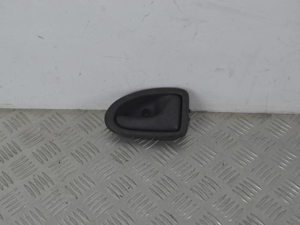 Ручка внутренняя задняя правая Renault Scenic 1 (1996-2003) 7700415975