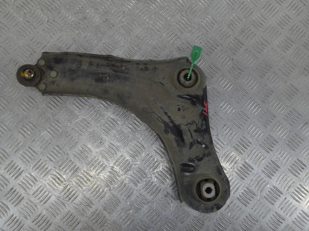 Рычаг передний левый