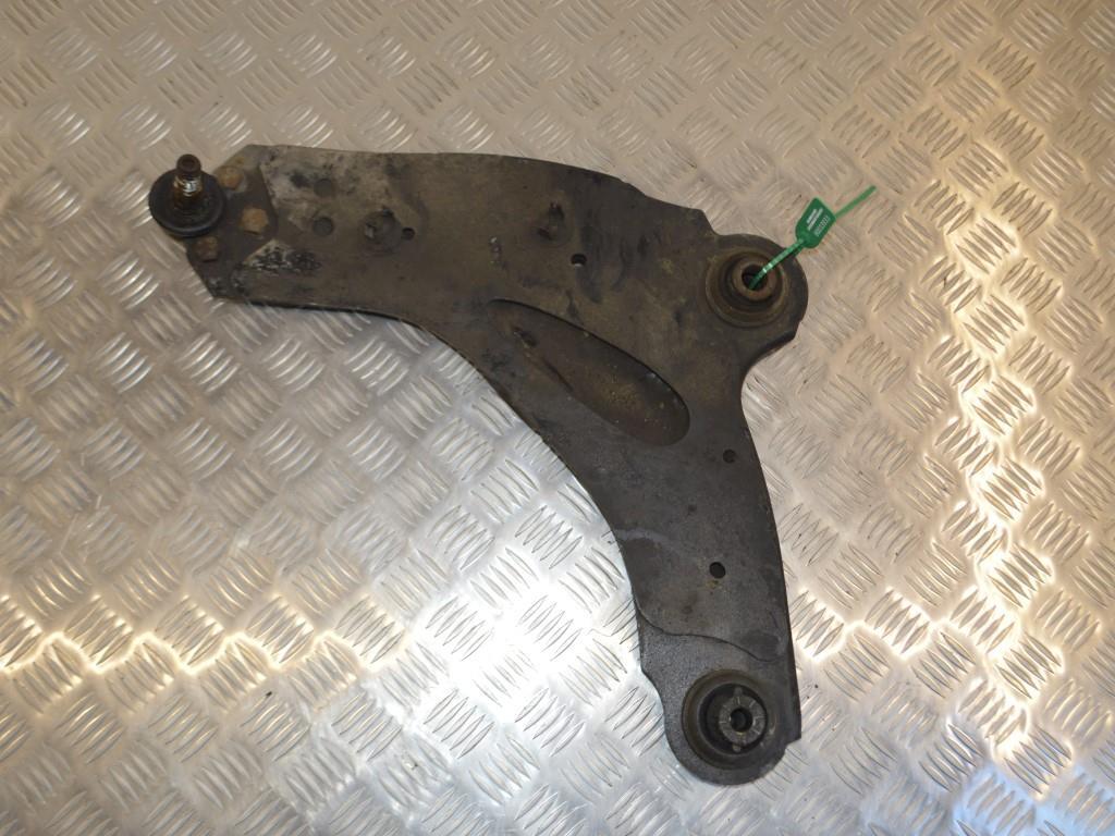 Рычаг передний левый