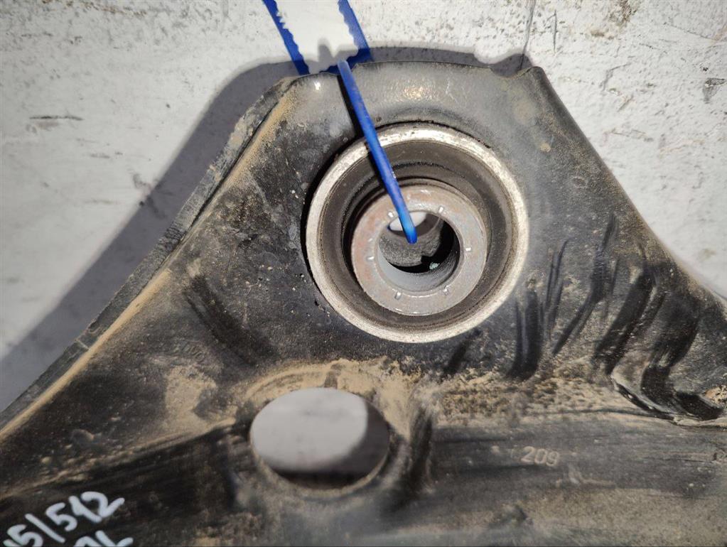 Рычаг передний левый