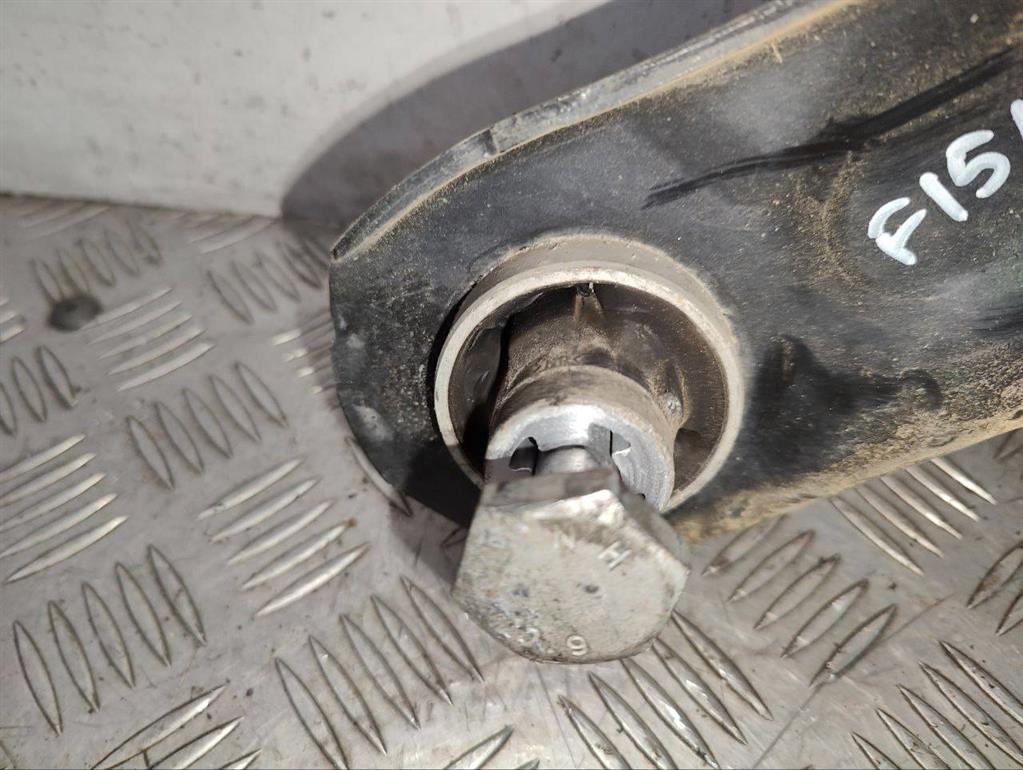 Рычаг передний левый