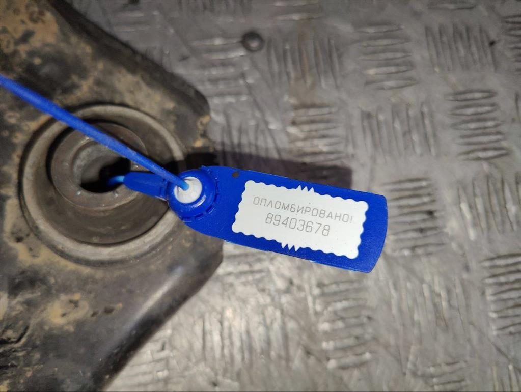 Рычаг передний левый