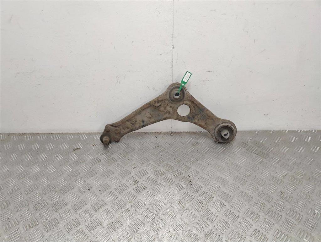 Рычаг передний левый