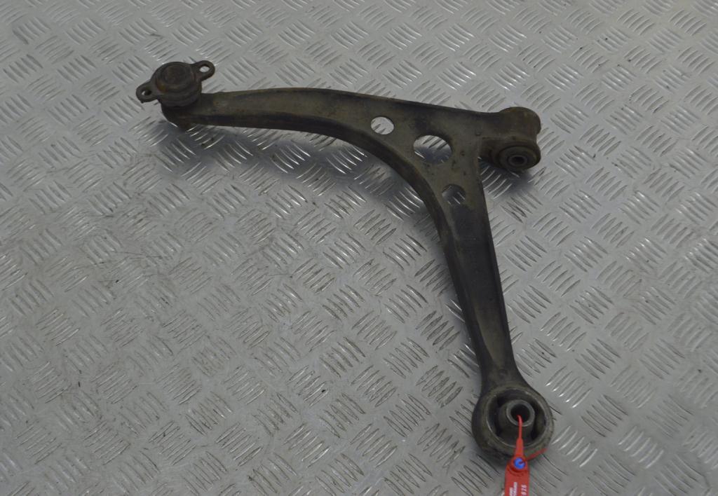Рычаг передний левый